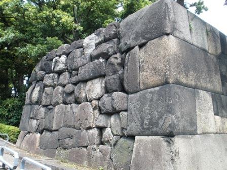 Stone wall of the inner gate 2 (right side when viewed from inside the masugata)