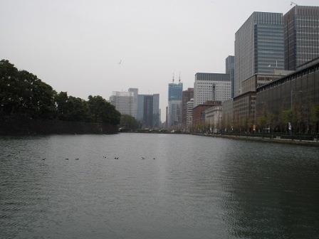 馬場先門跡の方角を望む