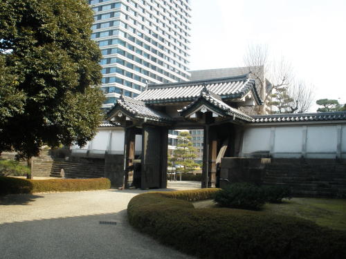 枡形内から見た高麗門