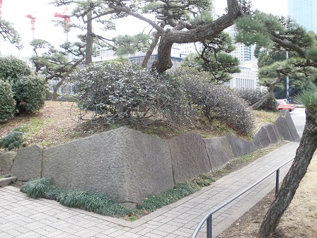 馬場先濠側にある石垣