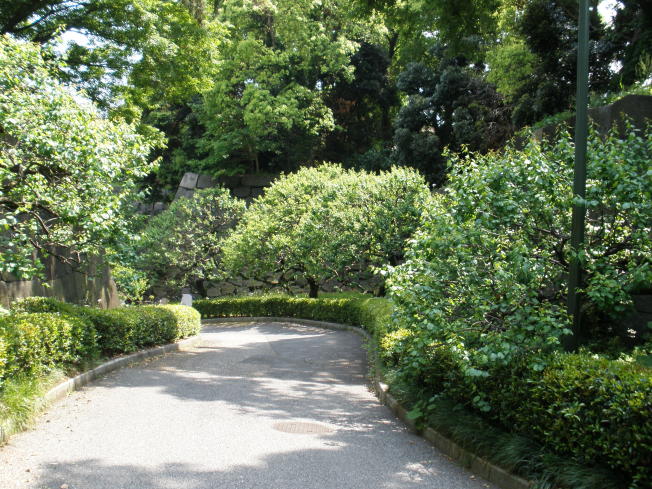 梅林坂の上から見下ろした上梅林門の渡櫓門跡