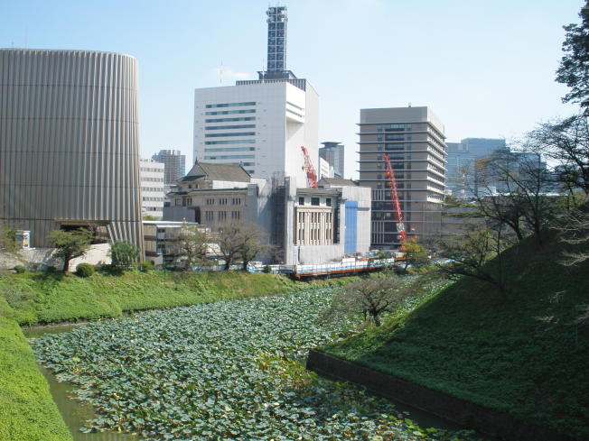 土橋の上から見た牛ヶ渕