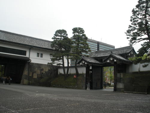 枡形内から見た高麗門