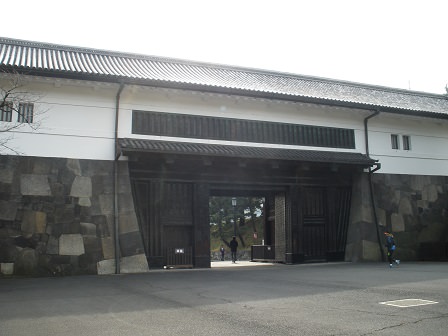 枡形内から見た渡櫓門