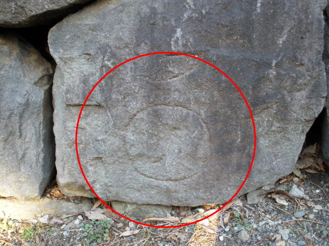 Stone mark on the stone wall of the inner gate seen from the steps (2)