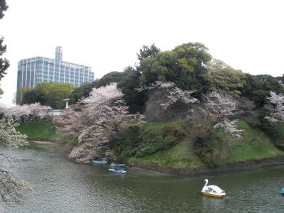 Earthen embankment and stone walls remaining at Chidorigafuchi