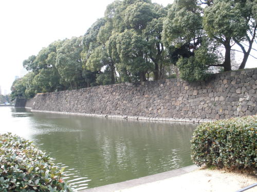 The stone wall and Hibiya moat.