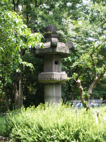 高さ6.06メートルのお化け燈籠